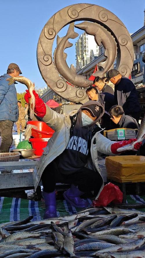 中国最东端的百年鱼市 淡水鱼鲜的世纪回响